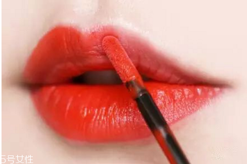 圓臉適合什么妝容 讓你的大臉變成小臉 圓臉適合什么妝容 讓你的大臉變成小臉