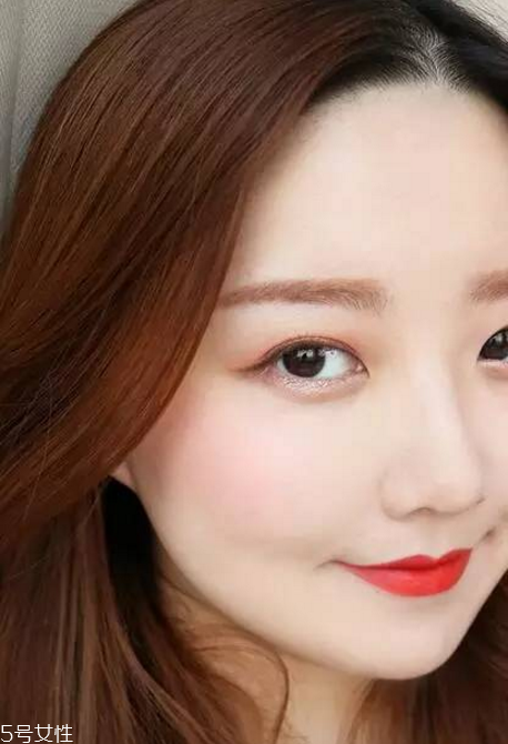 圓臉適合什么妝容 讓你的大臉變成小臉 圓臉適合什么妝容 讓你的大臉變成小臉