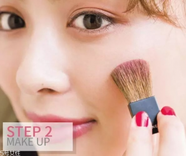 圓臉適合什么妝容 讓你的大臉變成小臉 圓臉適合什么妝容 讓你的大臉變成小臉