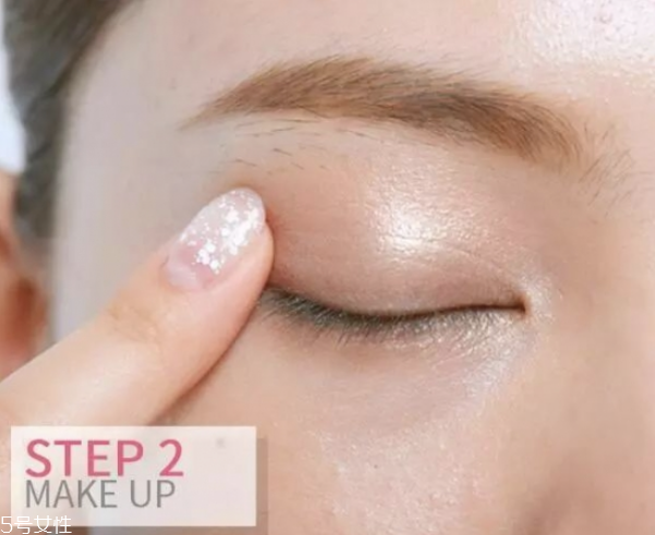 圓臉適合什么妝容 讓你的大臉變成小臉 圓臉適合什么妝容 讓你的大臉變成小臉