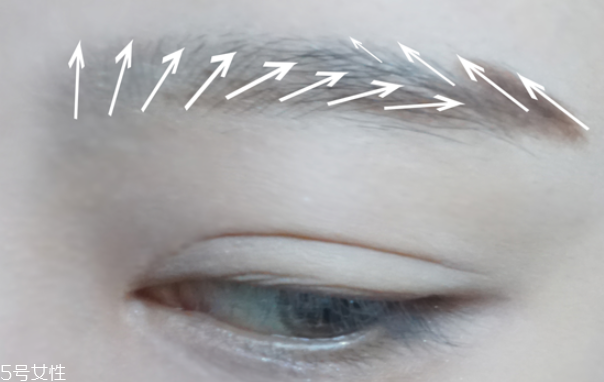 圓臉適合什么妝容 讓你的大臉變成小臉 圓臉適合什么妝容 讓你的大臉變成小臉