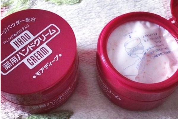 資生堂護手霜紅藍(lán)差別 資生堂護手霜紅白差別