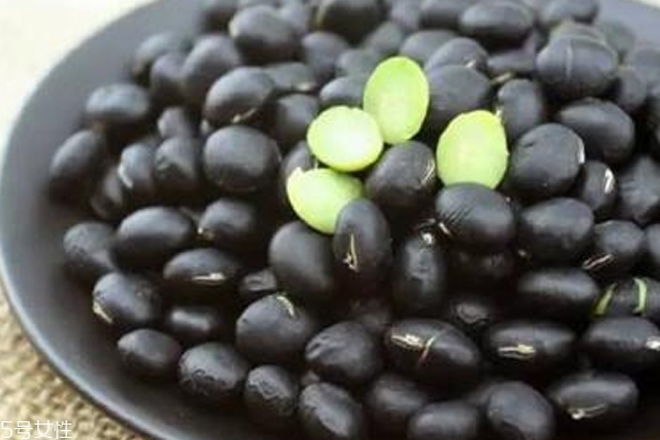 多吃黑豆頭發(fā)能變黑嗎 沒(méi)有科學(xué)根據(jù)