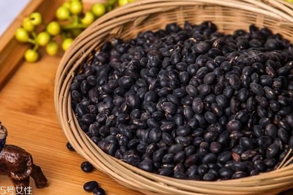 多吃黑豆頭發(fā)能變黑嗎 沒(méi)有科學(xué)根據(jù)