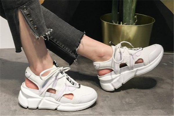 小白鞋什么季節(jié)穿？適合穿小白鞋的季節(jié)