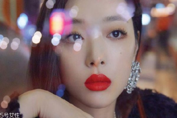 雅詩(shī)蘭黛金管唇膏圣誕限定304 雅詩(shī)蘭黛圣誕限定口紅試色 雅詩(shī)蘭黛金管唇膏圣誕限定304 雅詩(shī)蘭黛圣誕限定口紅試色