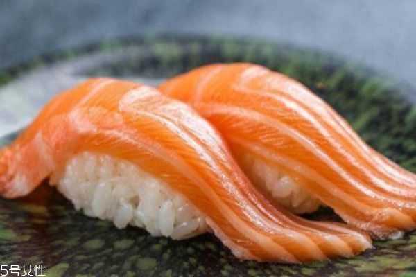 三文魚(yú)怎么切 三文魚(yú)的營(yíng)養(yǎng)價(jià)值