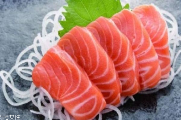 三文魚(yú)怎么切 三文魚(yú)的營(yíng)養(yǎng)價(jià)值