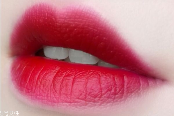 口紅怎么疊涂不會臟 口紅疊涂順序 口紅怎么疊涂不會臟 口紅疊涂順序