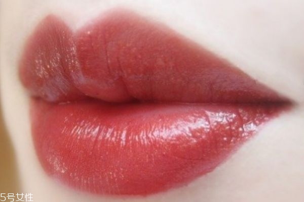 歐萊雅rb301是什么顏色 歐萊雅金管口紅rb301試色 歐萊雅rb301是什么顏色 歐萊雅金管口紅rb301試色