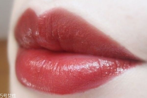 歐萊雅rb301是什么顏色 歐萊雅金管口紅rb301試色 歐萊雅rb301是什么顏色 歐萊雅金管口紅rb301試色