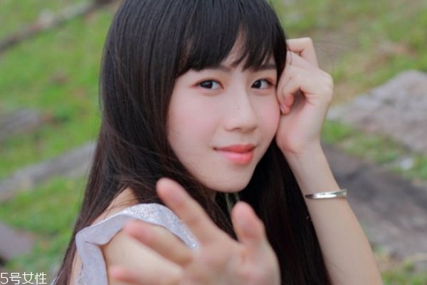 拉直頭發(fā)有味道怎么辦 拉直頭發(fā)怎么護(hù)理 拉直頭發(fā)有味道怎么辦 拉直頭發(fā)怎么護(hù)理