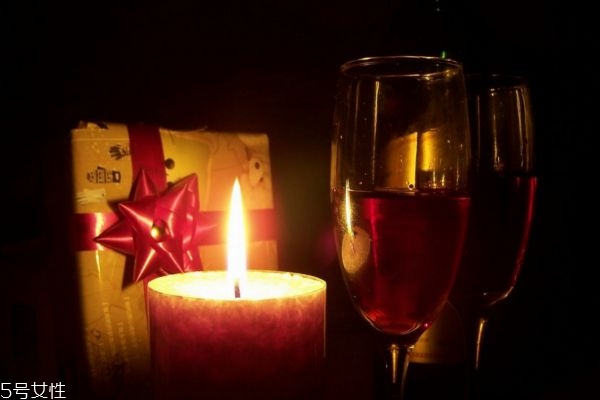 女性喝紅酒美容，一天喝多少比較好