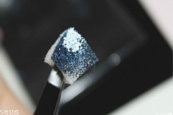 暈染美甲怎么做 夢(mèng)幻星座美甲教程 暈染美甲怎么做 夢(mèng)幻星座美甲教程