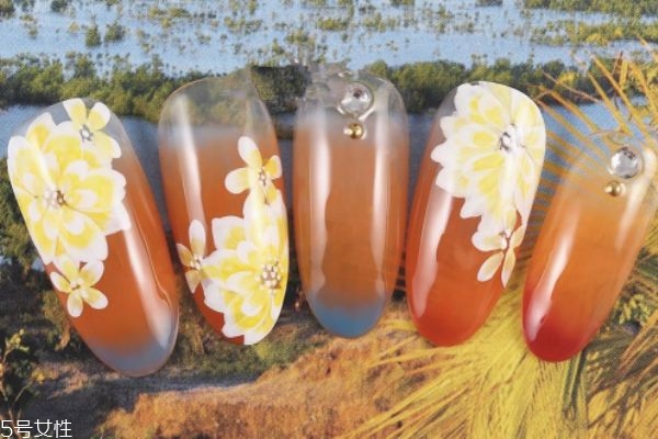 暈染美甲怎么做 夢(mèng)幻星座美甲教程 暈染美甲怎么做 夢(mèng)幻星座美甲教程