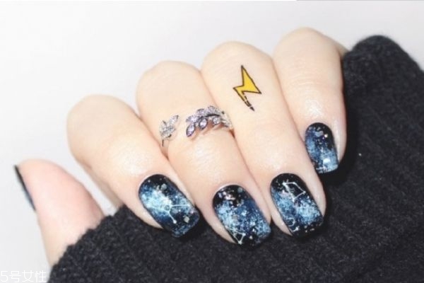 暈染美甲怎么做 夢(mèng)幻星座美甲教程 暈染美甲怎么做 夢(mèng)幻星座美甲教程