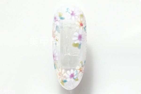 花朵美甲怎么做 小清新美甲教程圖解 花朵美甲怎么做 小清新美甲教程圖解