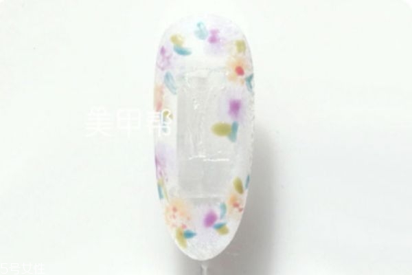 花朵美甲怎么做 小清新美甲教程圖解 花朵美甲怎么做 小清新美甲教程圖解
