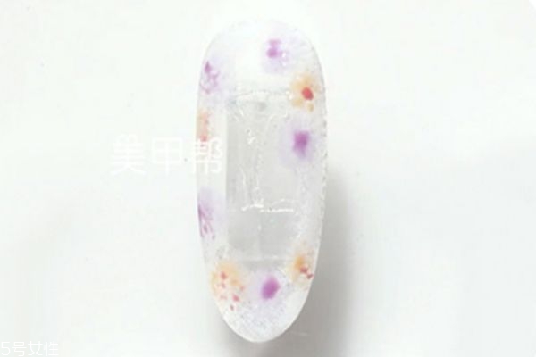 花朵美甲怎么做 小清新美甲教程圖解 花朵美甲怎么做 小清新美甲教程圖解