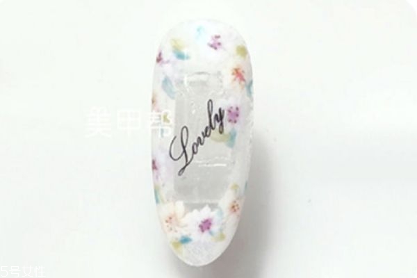 花朵美甲怎么做 小清新美甲教程圖解 花朵美甲怎么做 小清新美甲教程圖解