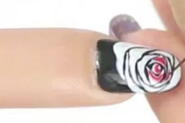 花朵美甲怎么做 小清新美甲教程圖解 花朵美甲怎么做 小清新美甲教程圖解