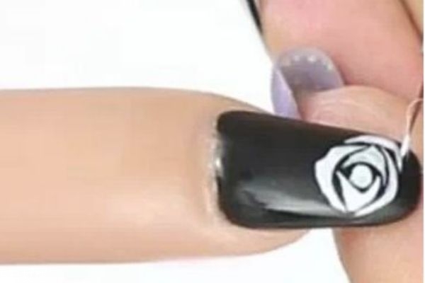 花朵美甲怎么做 小清新美甲教程圖解 花朵美甲怎么做 小清新美甲教程圖解