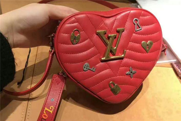 2019lv情人節(jié)限定愛(ài)心包包多少錢 兩款價(jià)格不同