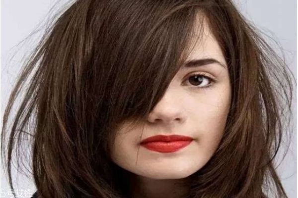 深棕色適合什么年齡 深棕色頭發(fā)適合什么人 深棕色適合什么年齡 深棕色頭發(fā)適合什么人