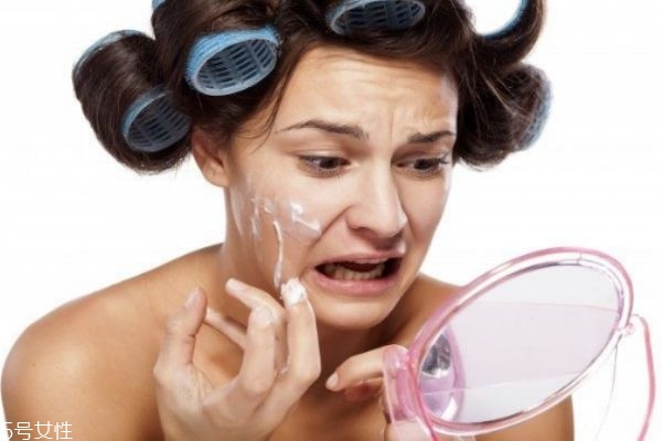 干性皮膚用什么護(hù)膚品 補(bǔ)水口碑最好的護(hù)膚品推薦 干性皮膚用什么護(hù)膚品 補(bǔ)水口碑最好的護(hù)膚品推薦