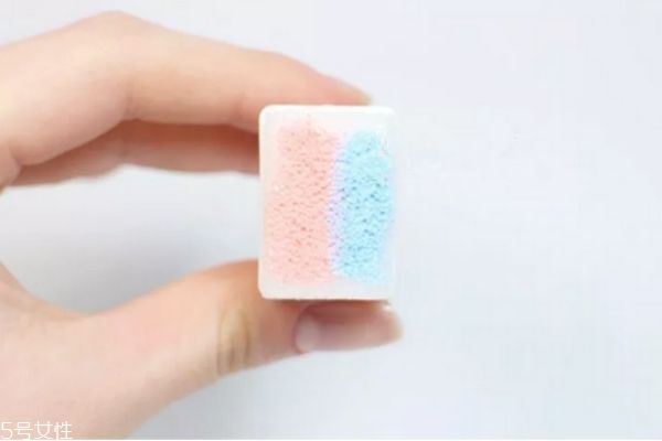 雙色漸變美甲的做法 雙色漸變美甲圖片大全 雙色漸變美甲的做法 雙色漸變美甲圖片大全