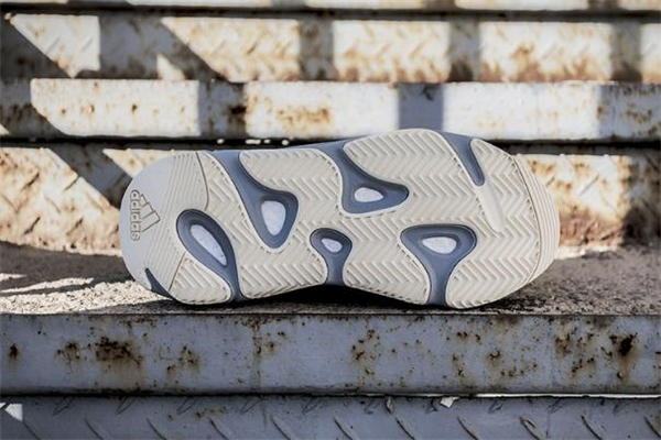 yeezy 700 inertia測評(píng) 上腳效果令人驚艷