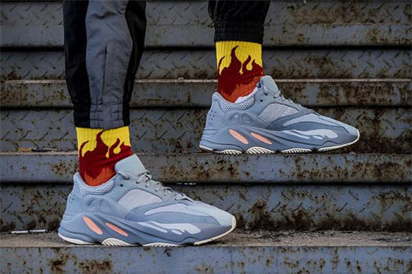 yeezy 700 inertia測評(píng) 上腳效果令人驚艷