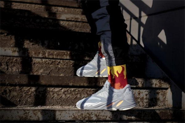 yeezy 700 inertia測評(píng) 上腳效果令人驚艷