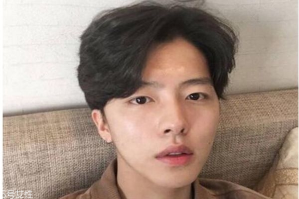 男生37分發(fā)型有哪幾種 男生韓式短發(fā)發(fā)型 男生37分發(fā)型有哪幾種 男生韓式短發(fā)發(fā)型