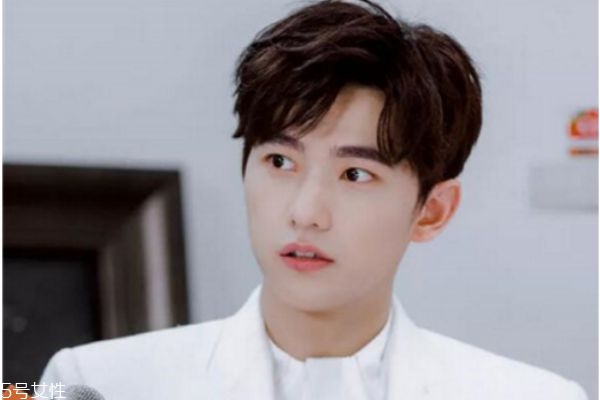 男生37分發(fā)型有哪幾種 男生韓式短發(fā)發(fā)型 男生37分發(fā)型有哪幾種 男生韓式短發(fā)發(fā)型