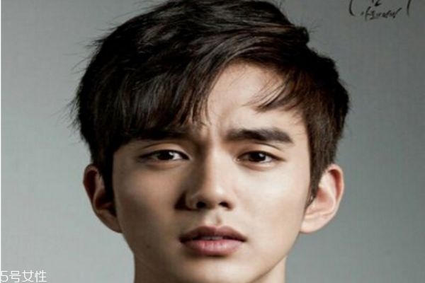 男生37分發(fā)型有哪幾種 男生韓式短發(fā)發(fā)型 男生37分發(fā)型有哪幾種 男生韓式短發(fā)發(fā)型