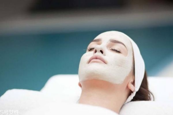 面膜精華液要洗掉嗎 面膜精華液怎么用 面膜精華液要洗掉嗎 面膜精華液怎么用