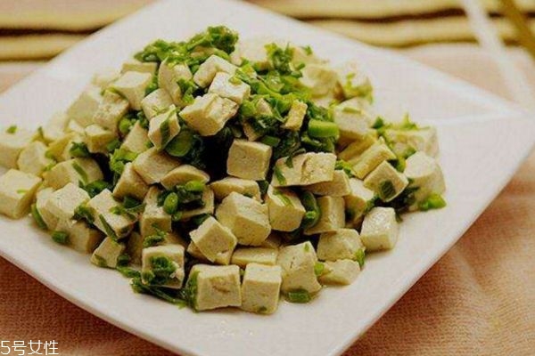 香椿不能和什么一起吃 香椿的家常做法 香椿不能和什么一起吃 香椿的家常做法