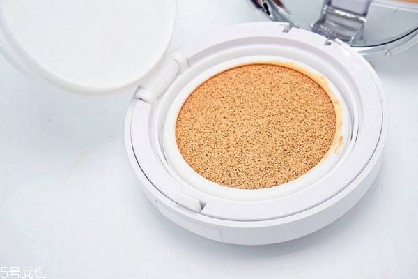 菲詩小鋪的氣墊好用嗎 菲詩小鋪水光保濕氣墊 菲詩小鋪的氣墊好用嗎 菲詩小鋪水光保濕氣墊