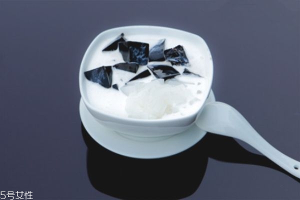 龜苓膏一次吃多少比較好 吃龜苓膏的注意事項 龜苓膏一次吃多少比較好 吃龜苓膏的注意事項