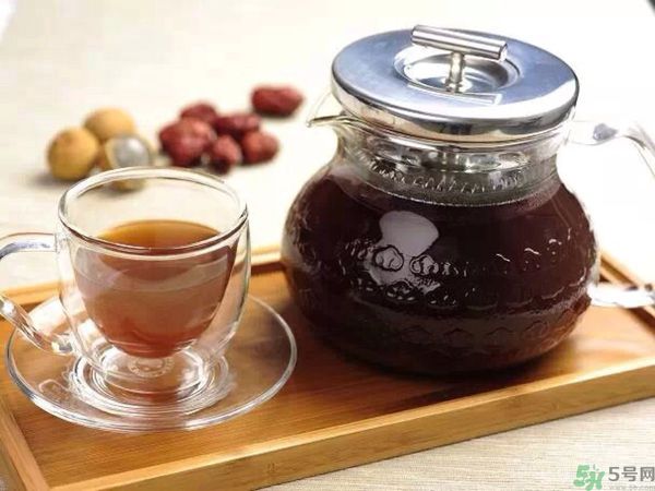 紅棗不能和什么一起吃？紅棗泡水喝會(huì)上火嗎？