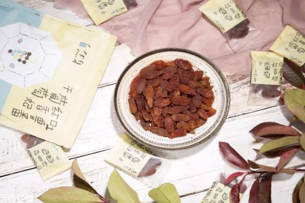 新疆葡萄干價(jià)格多少錢(qián)一斤 新疆葡萄干黑加侖 新疆葡萄干價(jià)格多少錢(qián)一斤 新疆葡萄干黑加侖