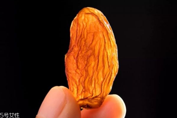 新疆葡萄干價(jià)格多少錢(qián)一斤 新疆葡萄干黑加侖 新疆葡萄干價(jià)格多少錢(qián)一斤 新疆葡萄干黑加侖