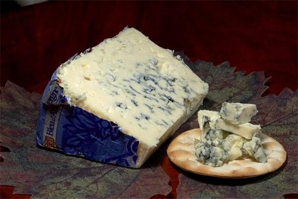 藍(lán)紋奶酪多少錢 常見(jiàn)于高級(jí)料理