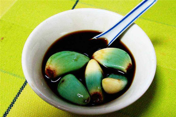 醋泡大蒜為什么會變綠 屬于正?，F(xiàn)象