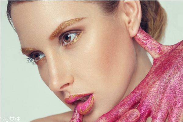 隆鼻假體取出多少錢 隆鼻取出假體后要注意 隆鼻假體取出多少錢 隆鼻取出假體后要注意