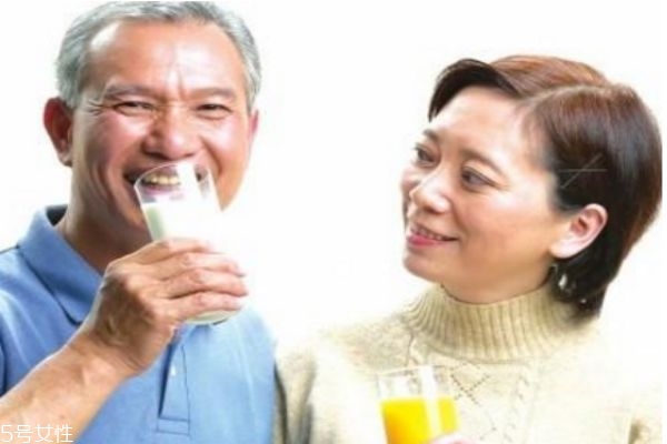 老年人補鈣吃什么好 最適合老人補鈣食物 老年人補鈣吃什么好 最適合老人補鈣食物