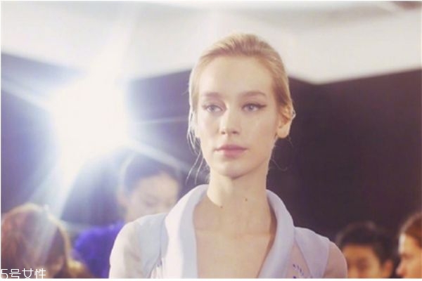 膨體隆鼻老了會怎樣 關(guān)于隆鼻你必須知道 膨體隆鼻老了會怎樣 關(guān)于隆鼻你必須知道