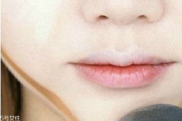 圓臉修容粉的用法圖解 關(guān)于修容的小tips 圓臉修容粉的用法圖解 關(guān)于修容的小tips