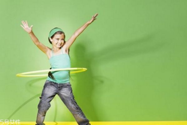 每天轉(zhuǎn)呼啦圈多長時(shí)間能減肥 如何轉(zhuǎn)呼啦圈減肥 每天轉(zhuǎn)呼啦圈多長時(shí)間能減肥 如何轉(zhuǎn)呼啦圈減肥